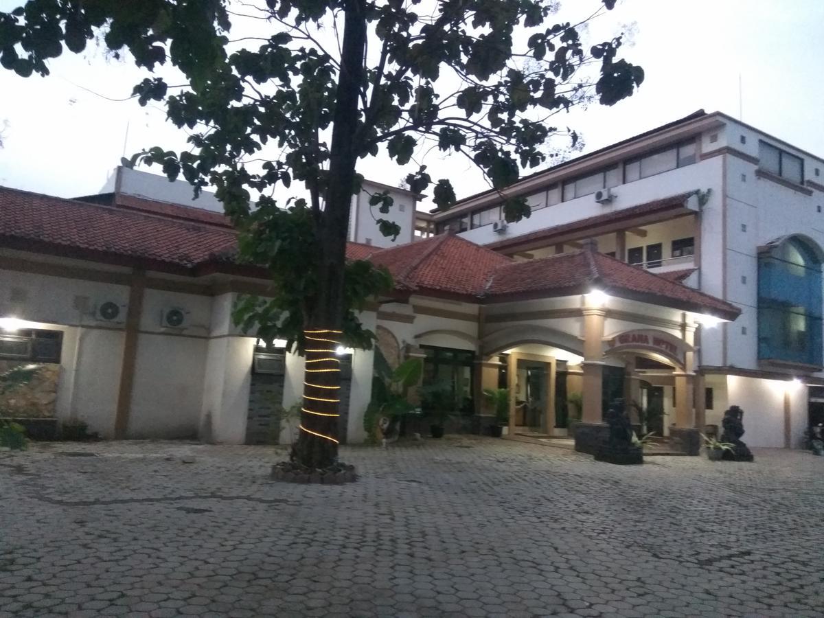 Graha Hotel Sragen Ngoại thất bức ảnh